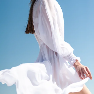 純白法式微透光澎袖洋裝